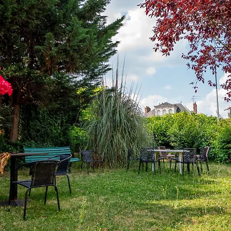 Hotellerie De Charme Le Relais Cicero Hotel-jardin-calme-verdure- Un Relais Du Xvii En Centre Au Detour Du Zoo 3* La Flèche