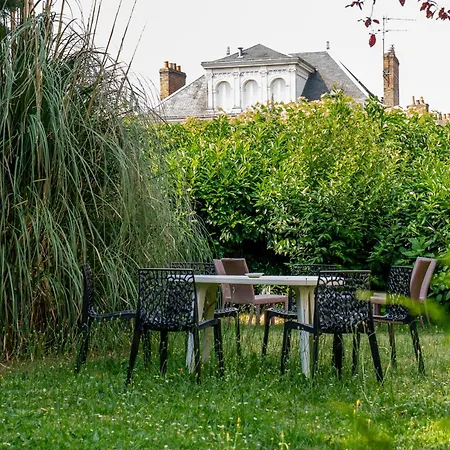 Hotel Hotellerie De Charme Le Relais Cicero Hotel-jardin-calme-verdure- Un Relais Du Xvii En Centre Au Detour Du Zoo La Flèche