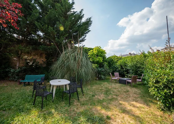Hotellerie De Charme Le Relais Cicero Hotel-jardin-calme-verdure- Un Relais Du Xvii En Centre Au Detour Du Zoo Otel La Flèche