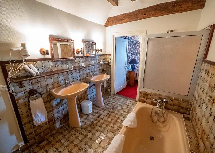 Hotellerie De Charme Le Relais Cicero Hotel-jardin-calme-verdure- Un Relais Du Xvii En Centre Au Detour Du Zoo 3*