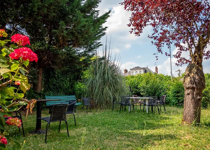 Hotellerie De Charme Le Relais Cicero Hotel-jardin-calme-verdure- Un Relais Du Xvii En Centre Au Detour Du Zoo 3* La Flèche