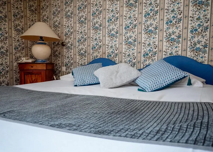 Hotellerie De Charme Le Relais Cicero Hotel-jardin-calme-verdure- Un Relais Du Xvii En Centre Au Detour Du Zoo Otel