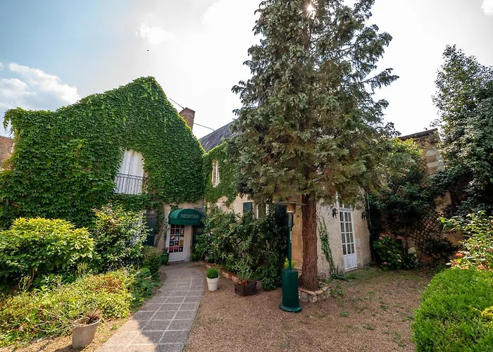 Hotellerie De Charme Le Relais Cicero Hotel-jardin-calme-verdure- Un Relais Du Xvii En Centre Au Detour Du Zoo La Flèche